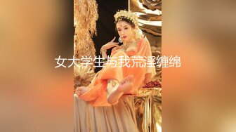 固定摄像头偷拍长裙美女 撅着大屁股尿尿 人美B更美